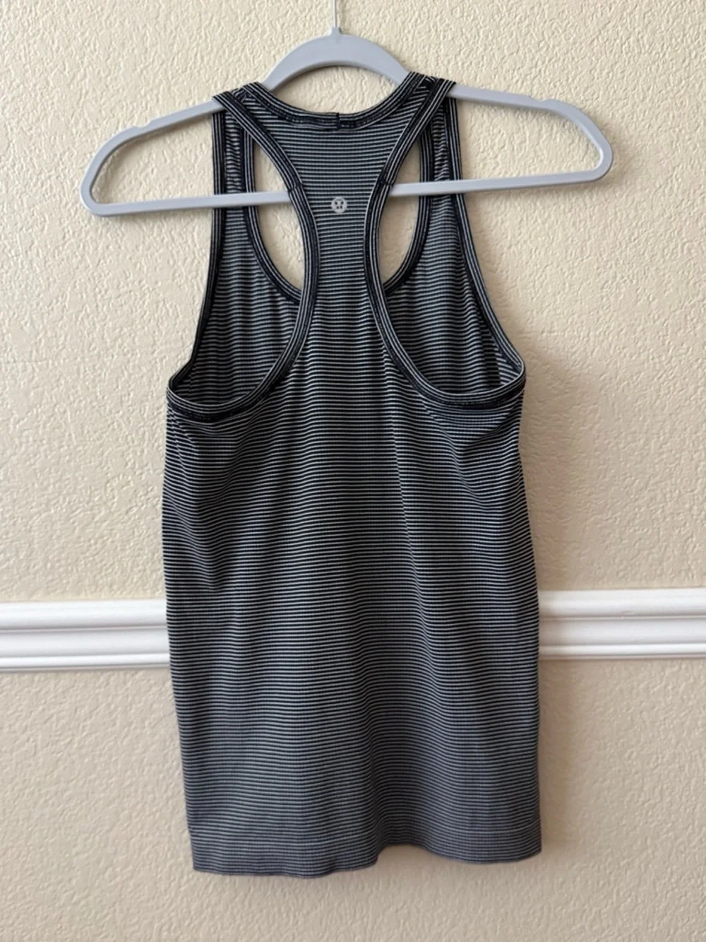 Lululemon Swiftly Tech Tank Top Striped Black White Size 6 - Picture 10 of 10